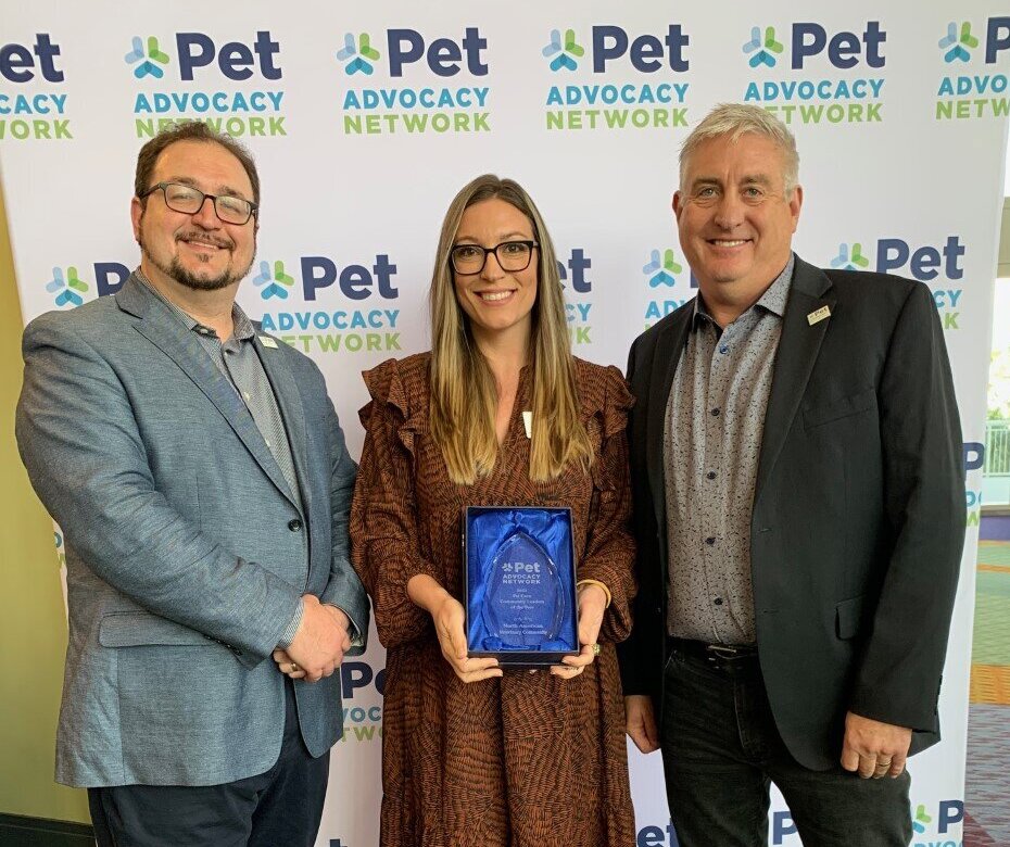 Pet_Advocacy_Network_Awards_Dana-Miller_Accepting_on_behalf_of_NAVC_Pet_Care_Community_Leaders_of_the_Year_Award